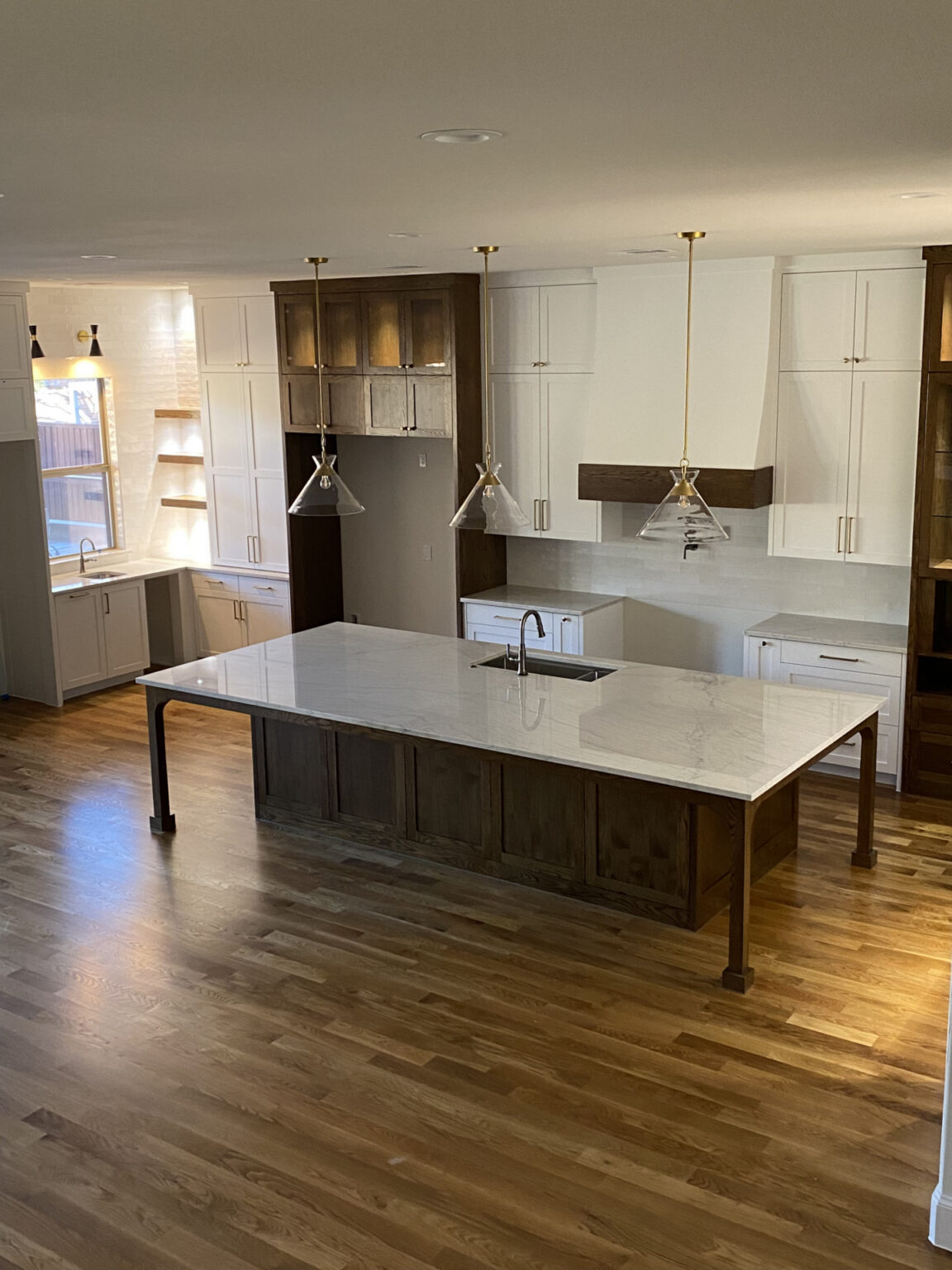 Open kitchen with an oversized white quartz island and two-tone cabinetry, DFW kitchen remodel
